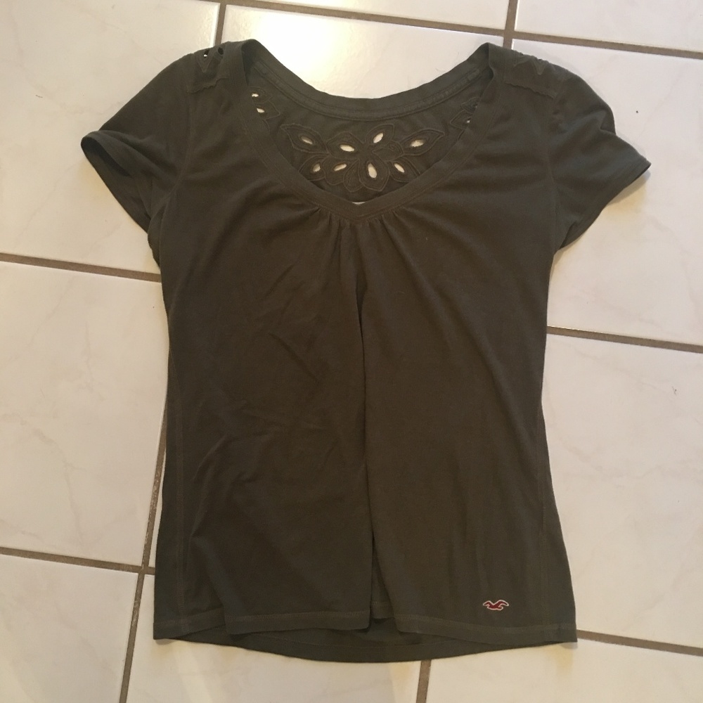 Hollister Co. Olive Embroidered Vneck Tee Size M